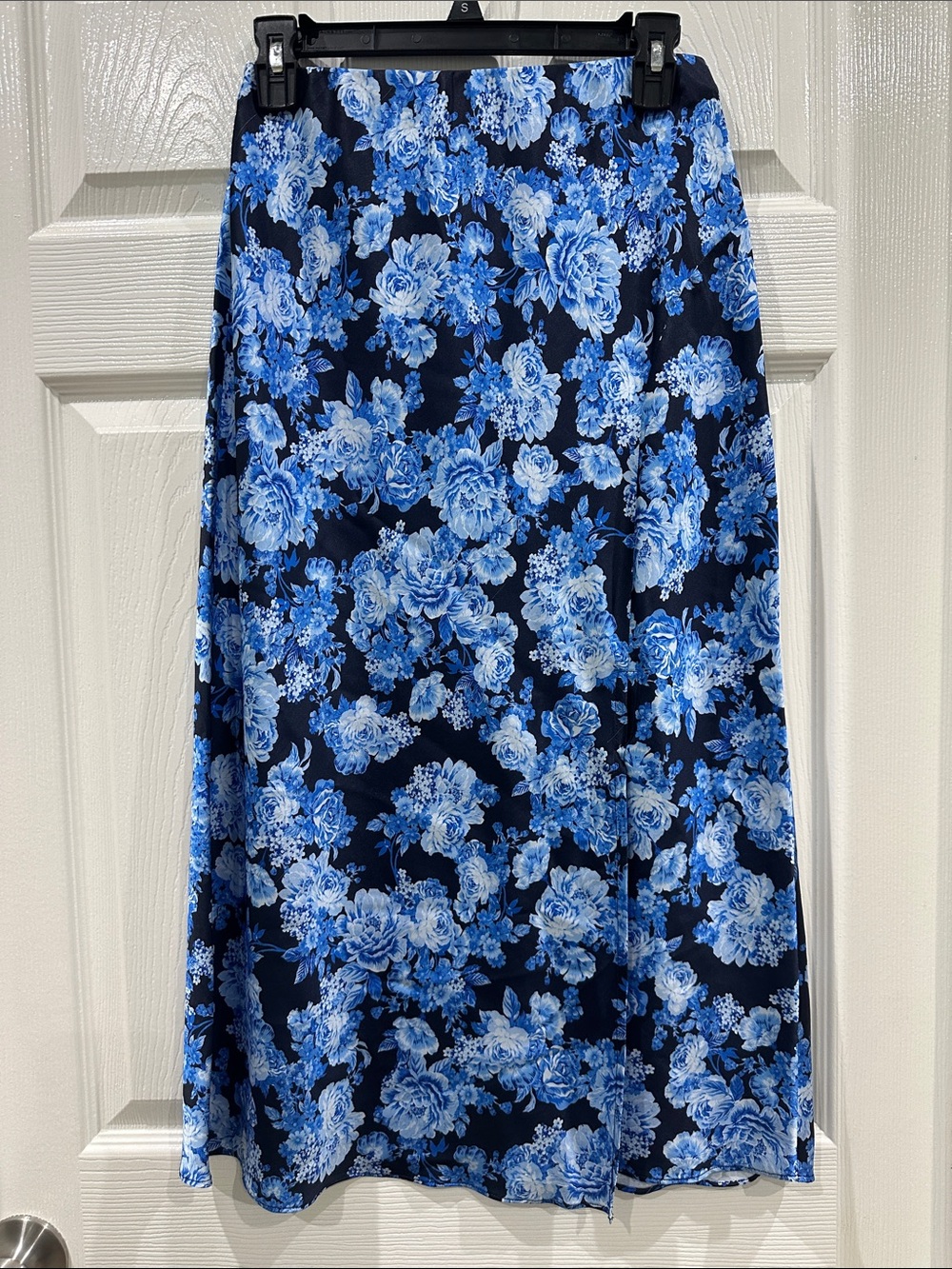Francesca's Collections Blue Floral Maxi Satin Skirt